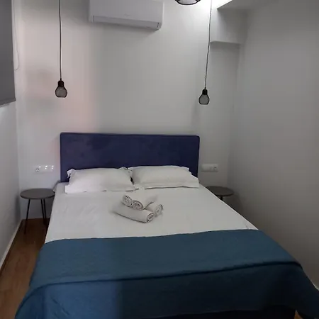 Antoni's * يميناريا